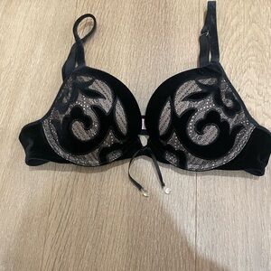 Victoria Secret Very Sexy Velour Underwire Padded Push Up Bra Size